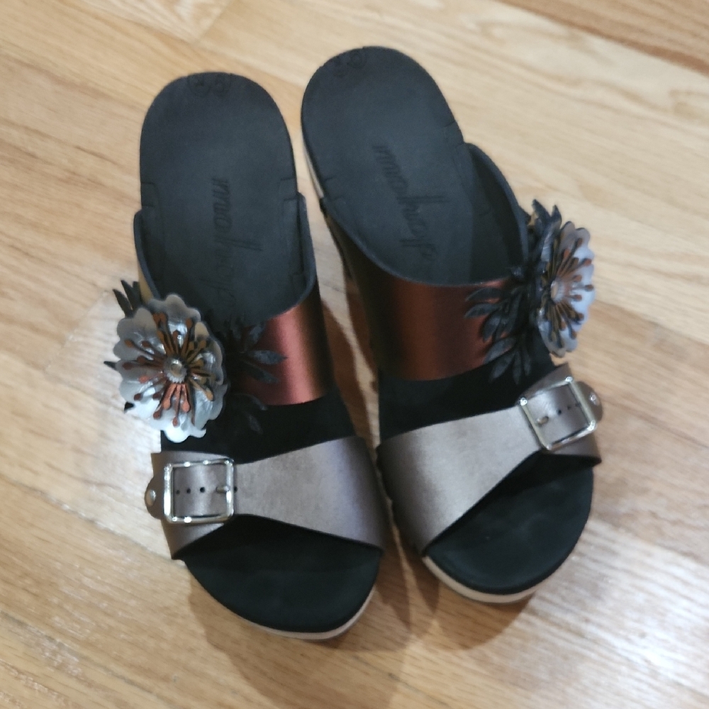 MOHOP Stylish Women's Sandals with Floral Accent